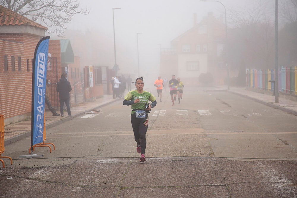 Carbajosa de la Sagrada corre bajo la niebla con sus "Kilómetros Solidarios"