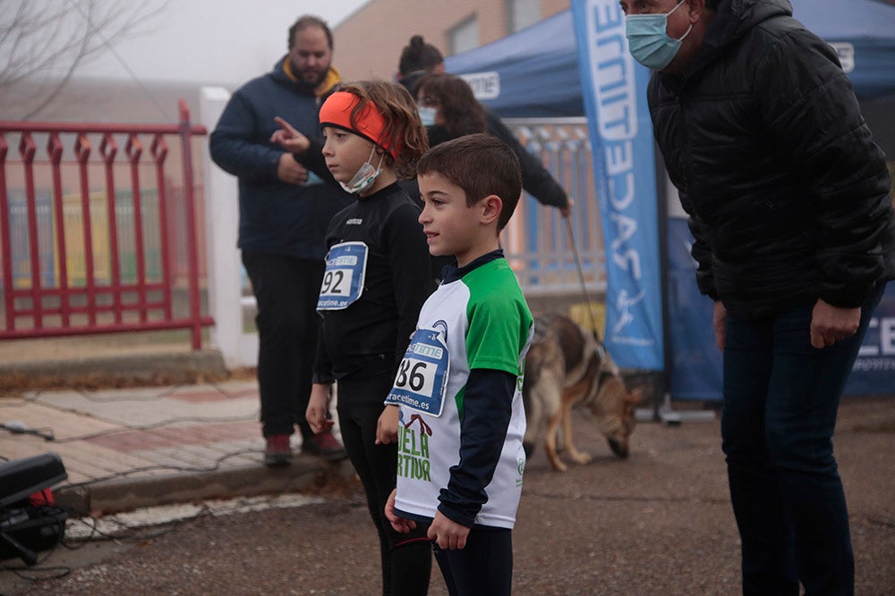 Carbajosa de la Sagrada corre bajo la niebla con sus "Kilómetros Solidarios"