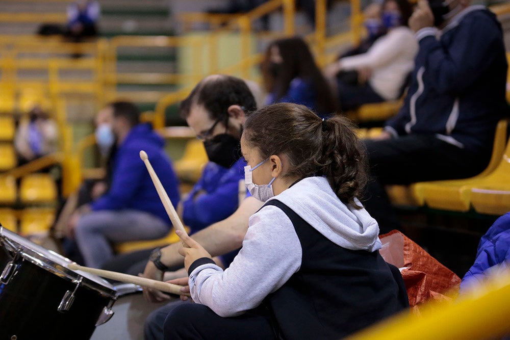 El CB Avenida tira de manual para seguir en lo más alto (75-49)