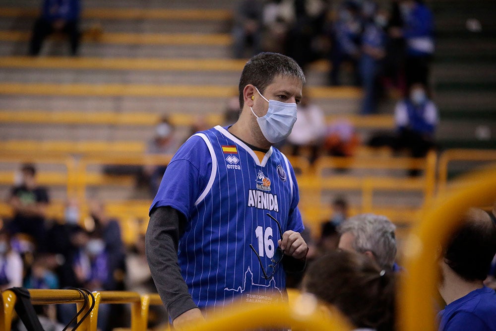 El CB Avenida tira de manual para seguir en lo más alto (75-49)