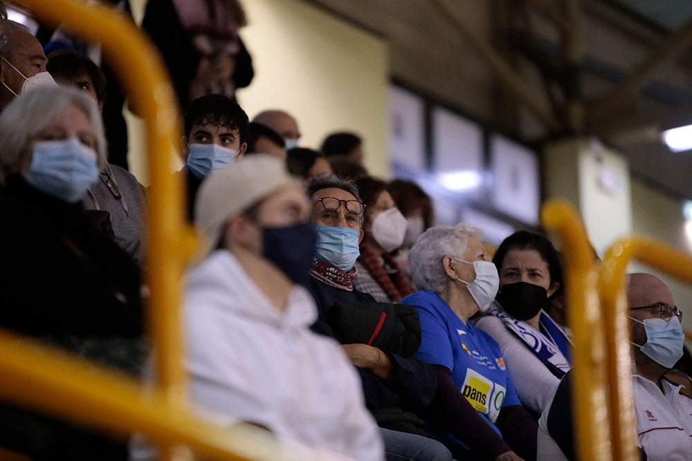 El CB Avenida tira de manual para seguir en lo más alto (75-49)