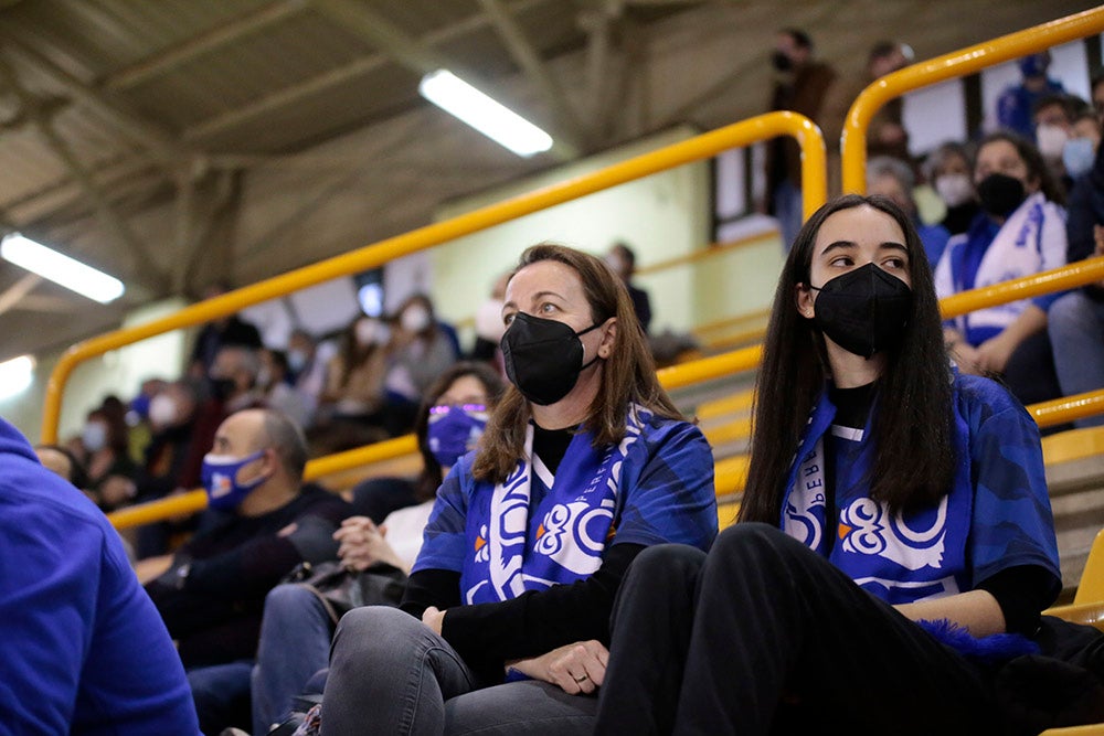 El CB Avenida tira de manual para seguir en lo más alto (75-49)