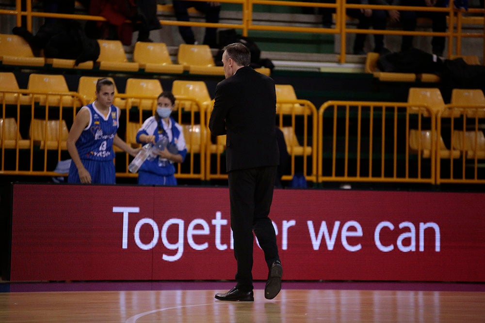 El CB Avenida tira de manual para seguir en lo más alto (75-49)