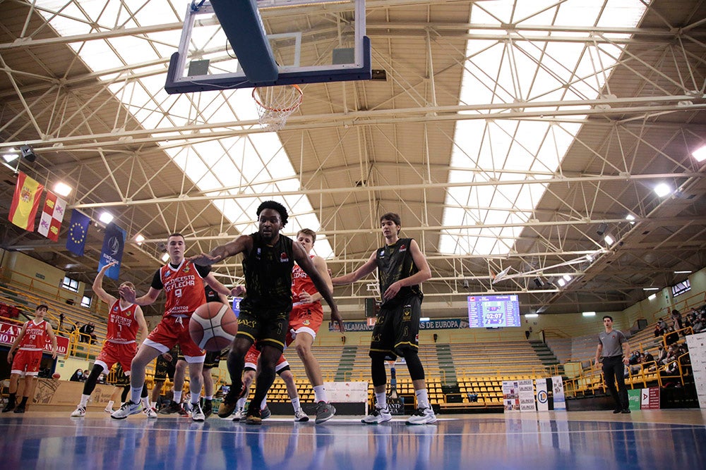 Contundente victoria del Usal La Antigua ante CB La Flecha (87-54)