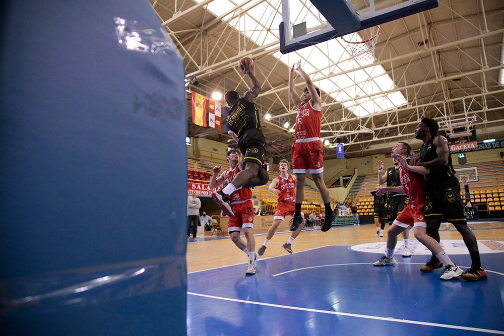 Contundente victoria del Usal La Antigua ante CB La Flecha (87-54)