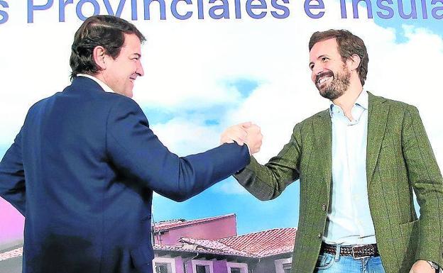 El presidente Mañueco y el presidente nacional del PP, Pablo Casado.