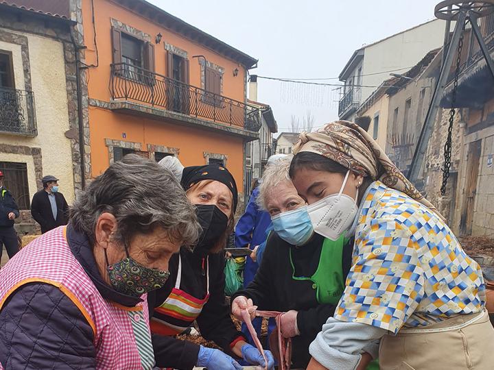 Los vecinos de El Maíllo celebraron la tradicional fiesta popular de la matanza