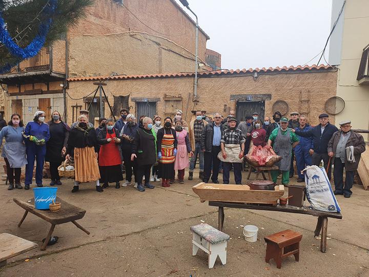 Los vecinos de El Maíllo celebraron la tradicional fiesta popular de la matanza