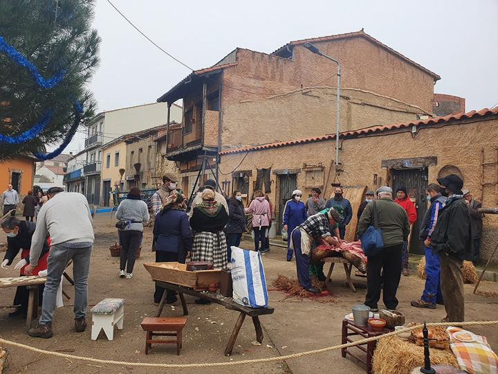 Los vecinos de El Maíllo celebraron la tradicional fiesta popular de la matanza