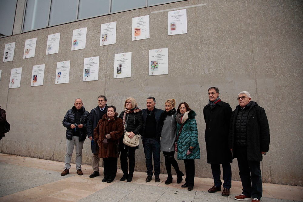 El futbolista salmantino Ángel González Castaño ya tiene su placa de homenaje en el muro de los olímpicos