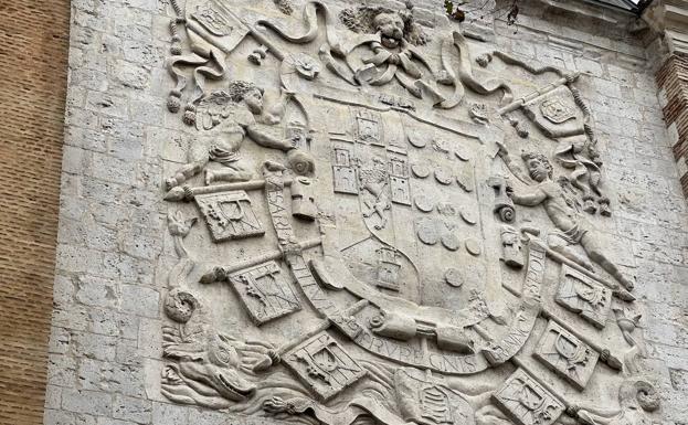 Imagen principal - Edificios históricos de Valladolid: La iglesia con el escudo de piedra más grande del mundo