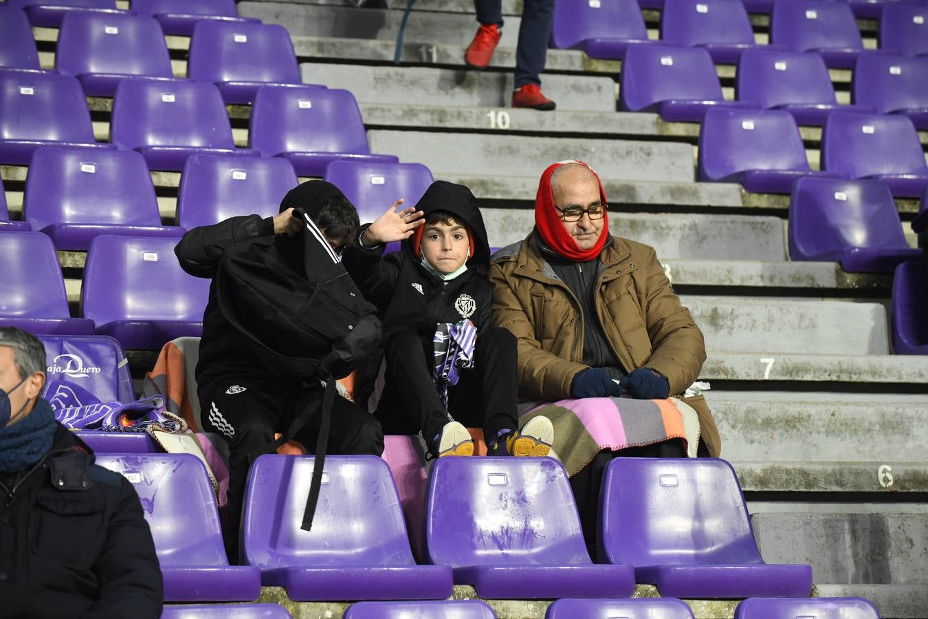 Fotos: Búscate en la grada de Zorrilla (2/4)