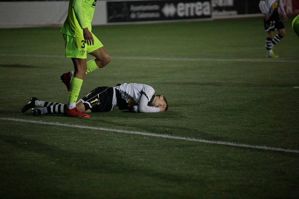 Un cruel final con gol en propia puerta apea de la Copa a un gran Unionistas ante el Elche de Primera (0-1)