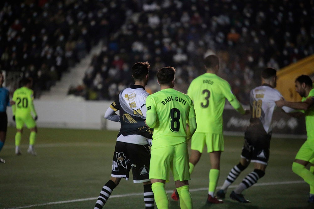 Un cruel final con gol en propia puerta apea de la Copa a un gran Unionistas ante el Elche de Primera (0-1)