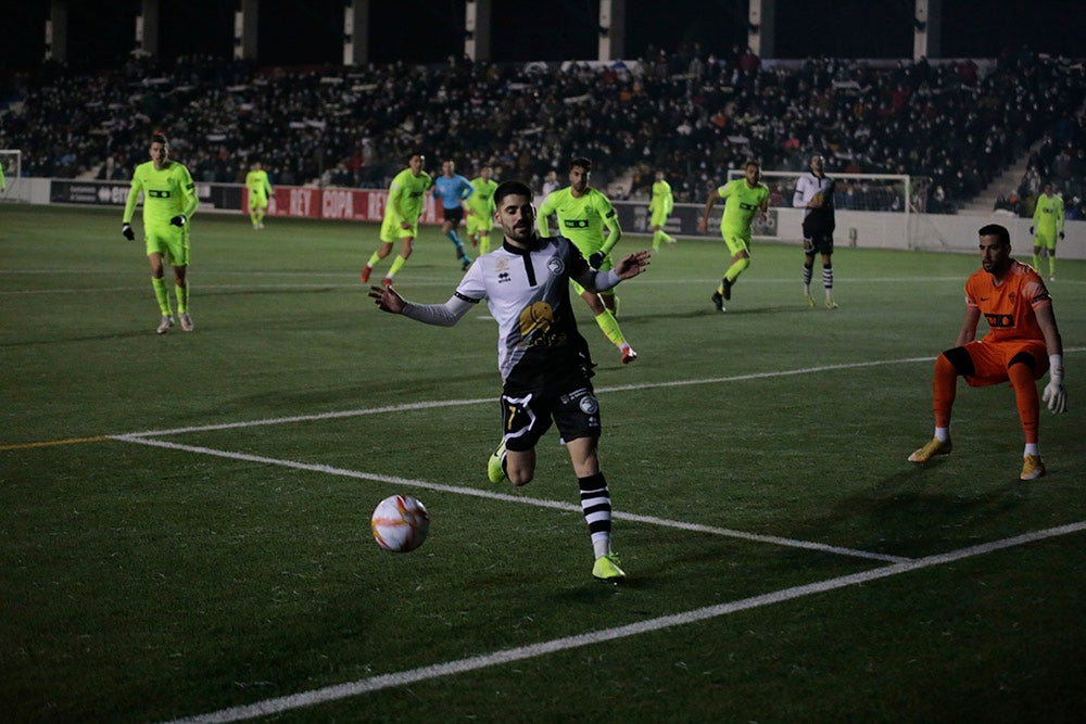 Un cruel final con gol en propia puerta apea de la Copa a un gran Unionistas ante el Elche de Primera (0-1)