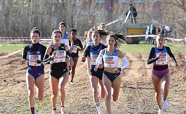 Carrera femenina, con la palentina Carla Gallardo, segunda por la izquierda.