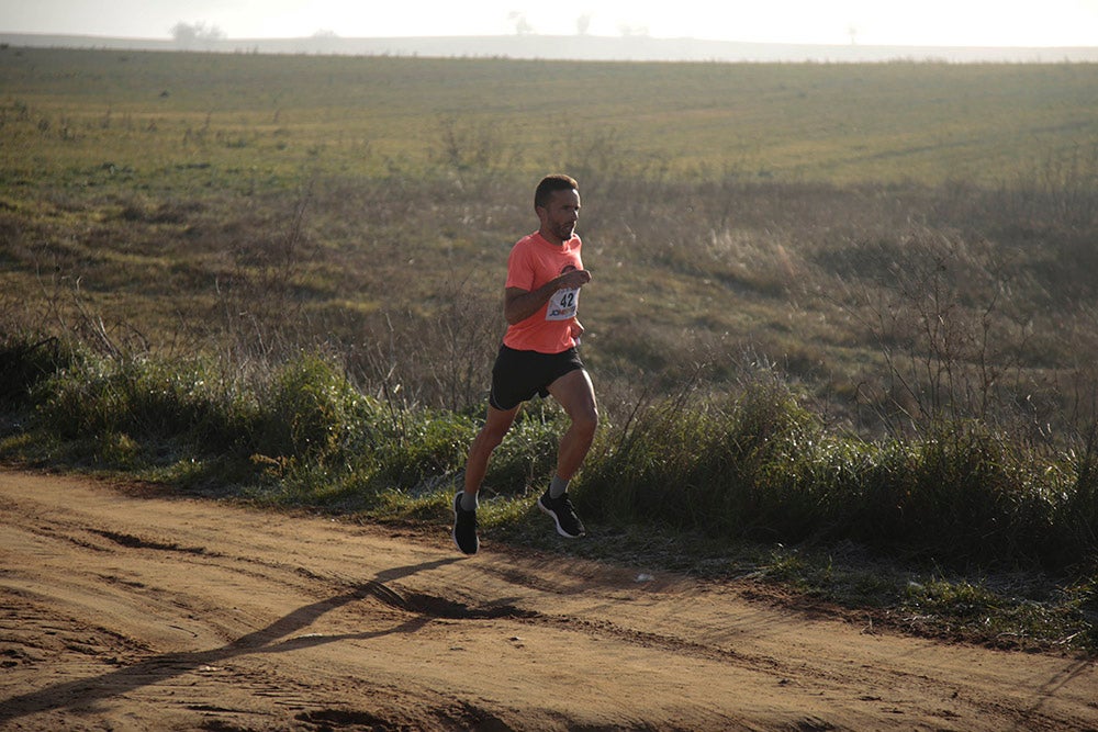 Soleada mañana en los caminos de Cabrerizos para la disputa de la tercera jornada de la Liga de Cross, que alcanza su ecuador al rojo vivo