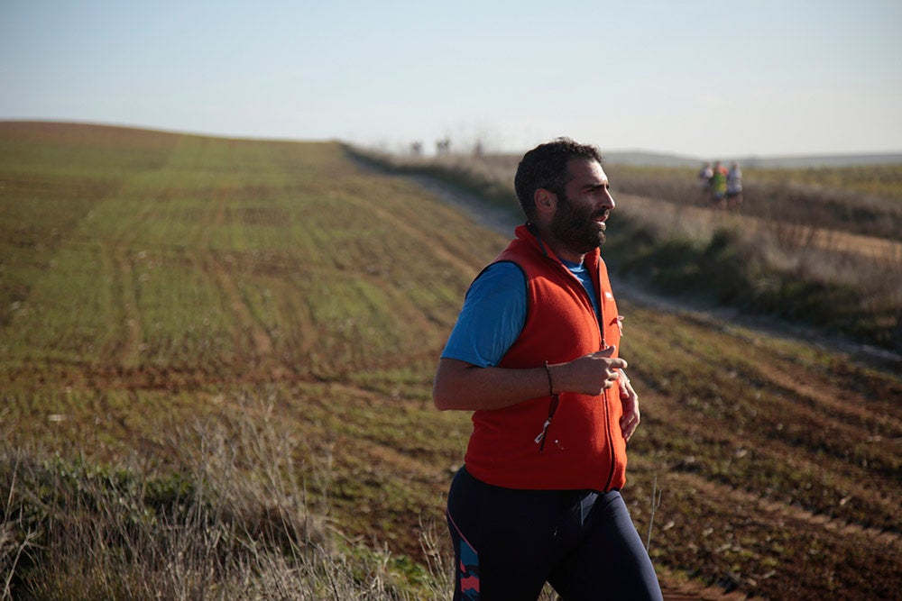 Soleada mañana en los caminos de Cabrerizos para la disputa de la tercera jornada de la Liga de Cross, que alcanza su ecuador al rojo vivo