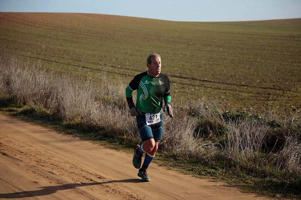 Soleada mañana en los caminos de Cabrerizos para la disputa de la tercera jornada de la Liga de Cross, que alcanza su ecuador al rojo vivo