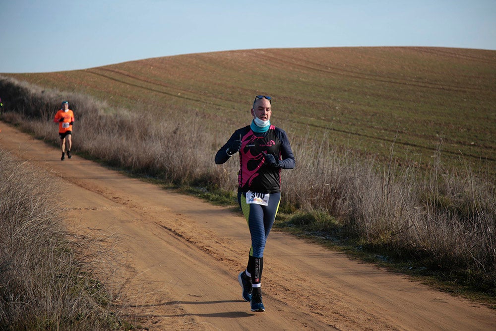Soleada mañana en los caminos de Cabrerizos para la disputa de la tercera jornada de la Liga de Cross, que alcanza su ecuador al rojo vivo