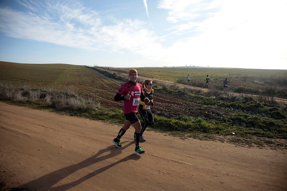Soleada mañana en los caminos de Cabrerizos para la disputa de la tercera jornada de la Liga de Cross, que alcanza su ecuador al rojo vivo