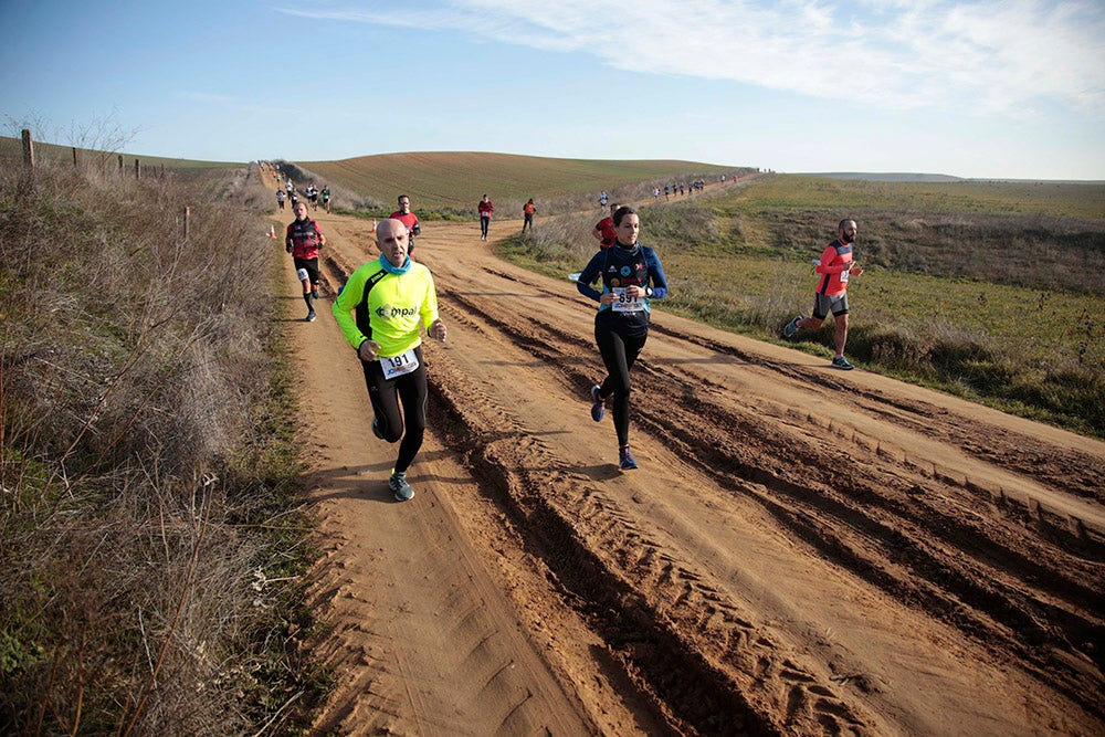 Soleada mañana en los caminos de Cabrerizos para la disputa de la tercera jornada de la Liga de Cross, que alcanza su ecuador al rojo vivo