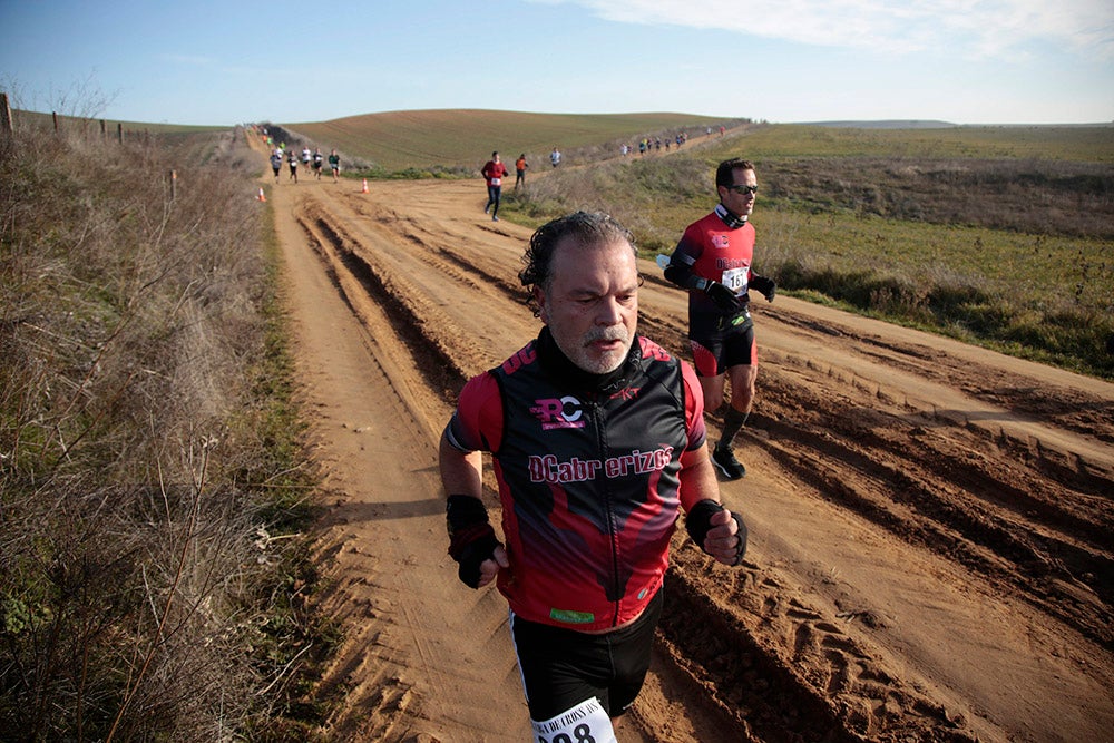 Soleada mañana en los caminos de Cabrerizos para la disputa de la tercera jornada de la Liga de Cross, que alcanza su ecuador al rojo vivo