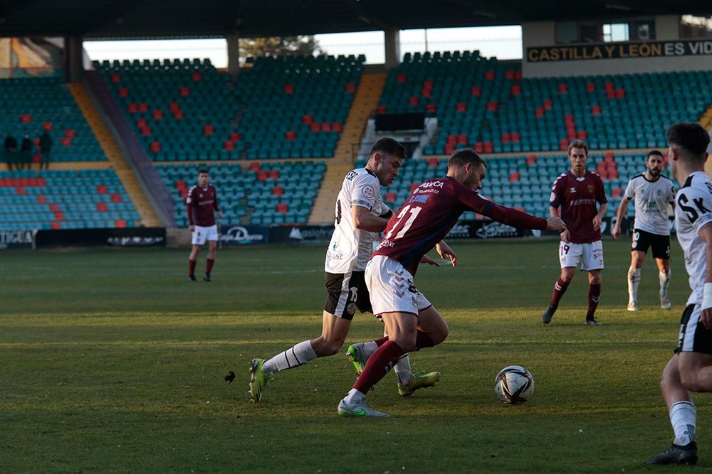 El Salamanca UDS cae con el Pontevedra y pasará las Navidades en puesto de descenso a Tercera RFEF (1-2)