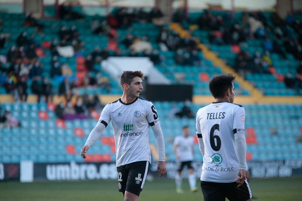 El Salamanca UDS cae con el Pontevedra y pasará las Navidades en puesto de descenso a Tercera RFEF (1-2)