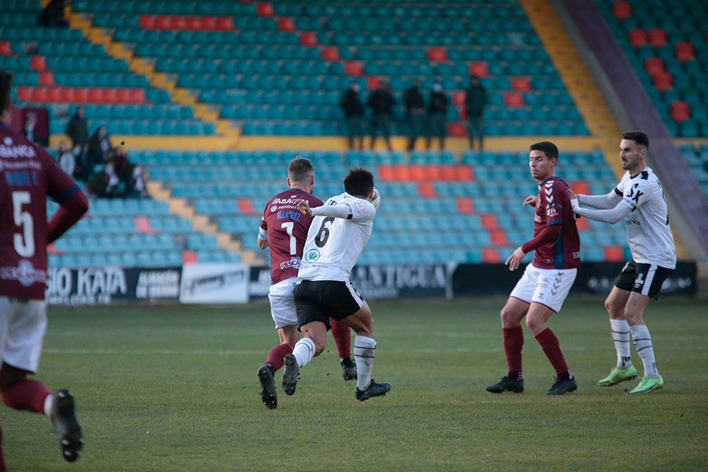 El Salamanca UDS cae con el Pontevedra y pasará las Navidades en puesto de descenso a Tercera RFEF (1-2)