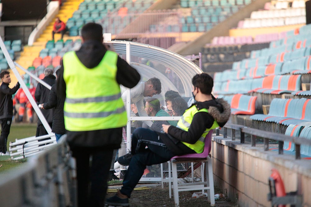 El Salamanca UDS cae con el Pontevedra y pasará las Navidades en puesto de descenso a Tercera RFEF (1-2)