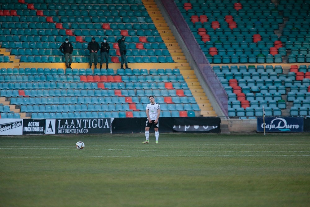 El Salamanca UDS cae con el Pontevedra y pasará las Navidades en puesto de descenso a Tercera RFEF (1-2)