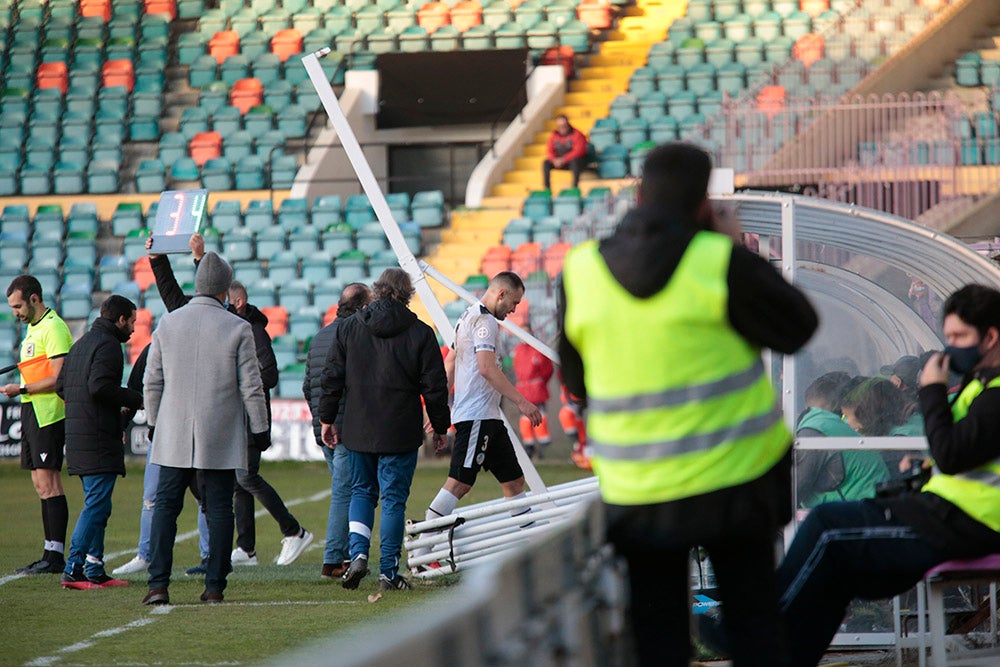 El Salamanca UDS cae con el Pontevedra y pasará las Navidades en puesto de descenso a Tercera RFEF (1-2)