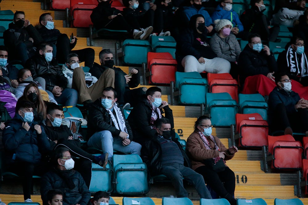 El Salamanca UDS cae con el Pontevedra y pasará las Navidades en puesto de descenso a Tercera RFEF (1-2)