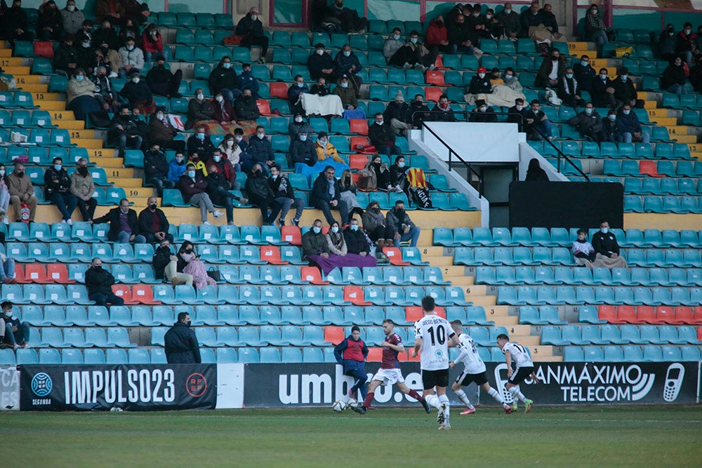 El Salamanca UDS cae con el Pontevedra y pasará las Navidades en puesto de descenso a Tercera RFEF (1-2)