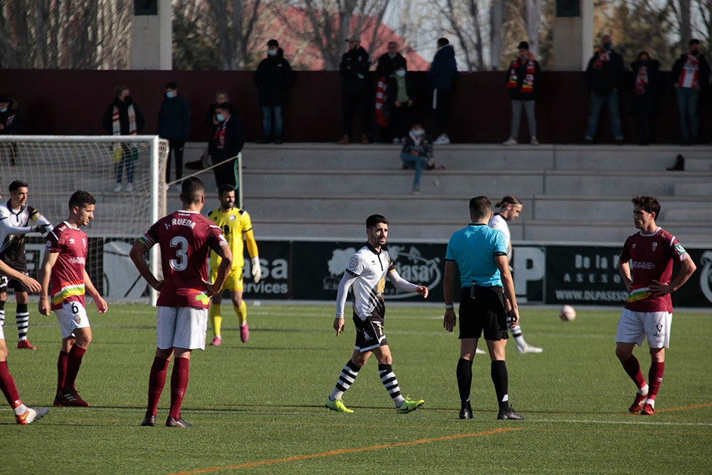 Unionistas vence a la potente UD Logroñés para romper su racha de más dos meses sin ganar en la liga y se va cuarto del grupo al parón