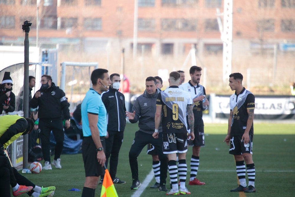 Unionistas vence a la potente UD Logroñés para romper su racha de más dos meses sin ganar en la liga y se va cuarto del grupo al parón