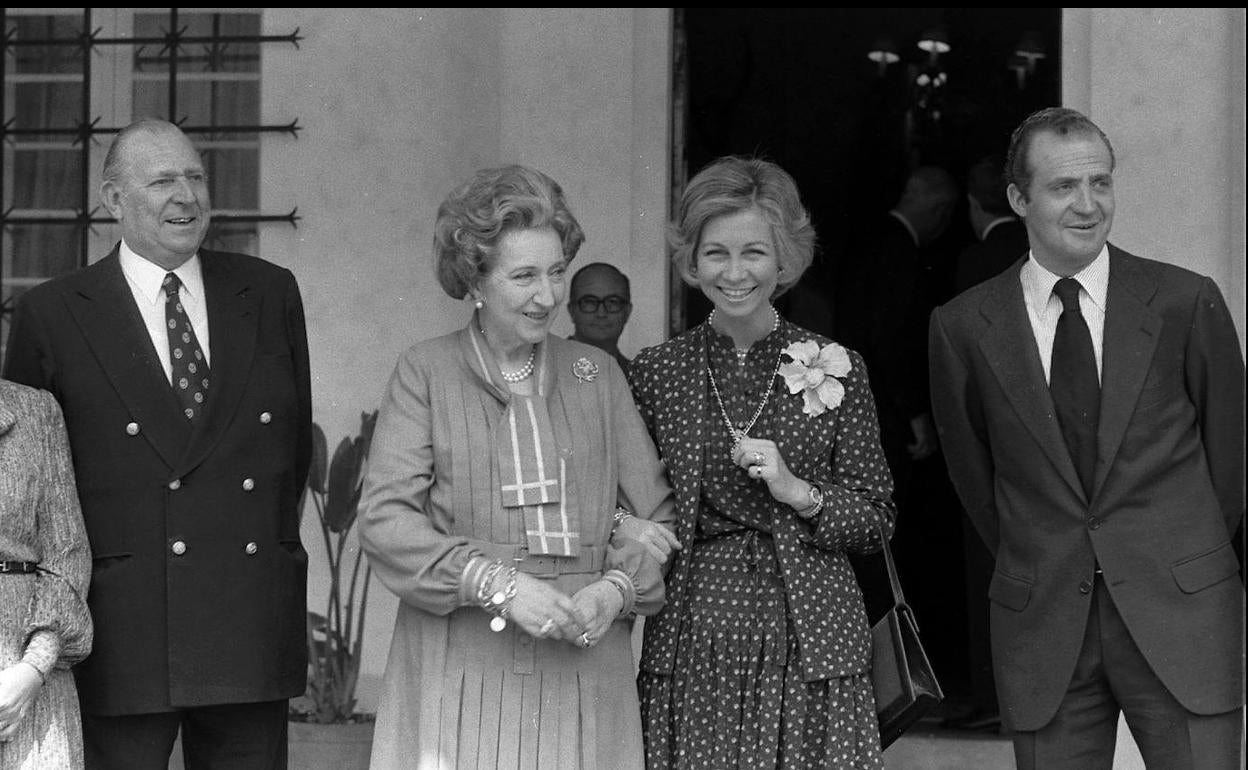 Don Juan de Borbón, Doña María de las Mercedes de Borbón, la reina Doña Sofía y Don Juan Carlos, en 1978 en Estoril (Portugal).