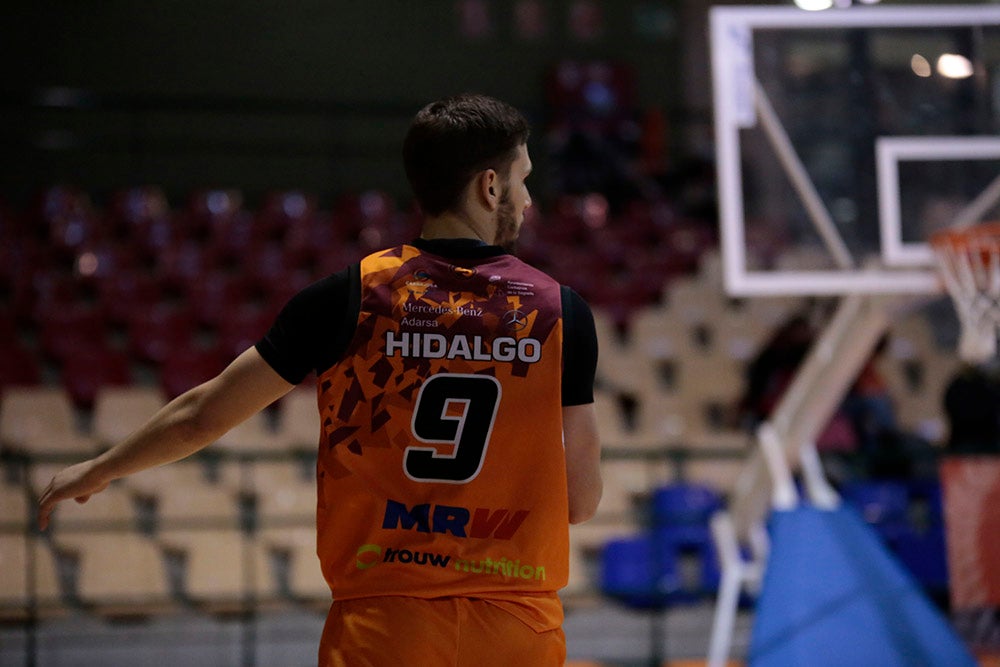 Un nervioso Aquimisa tira el partido en un pésimo último cuarto ante Cantabria (61-64)