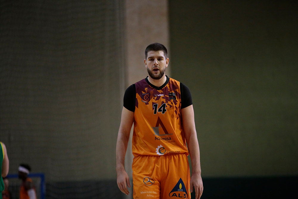 Un nervioso Aquimisa tira el partido en un pésimo último cuarto ante Cantabria (61-64)
