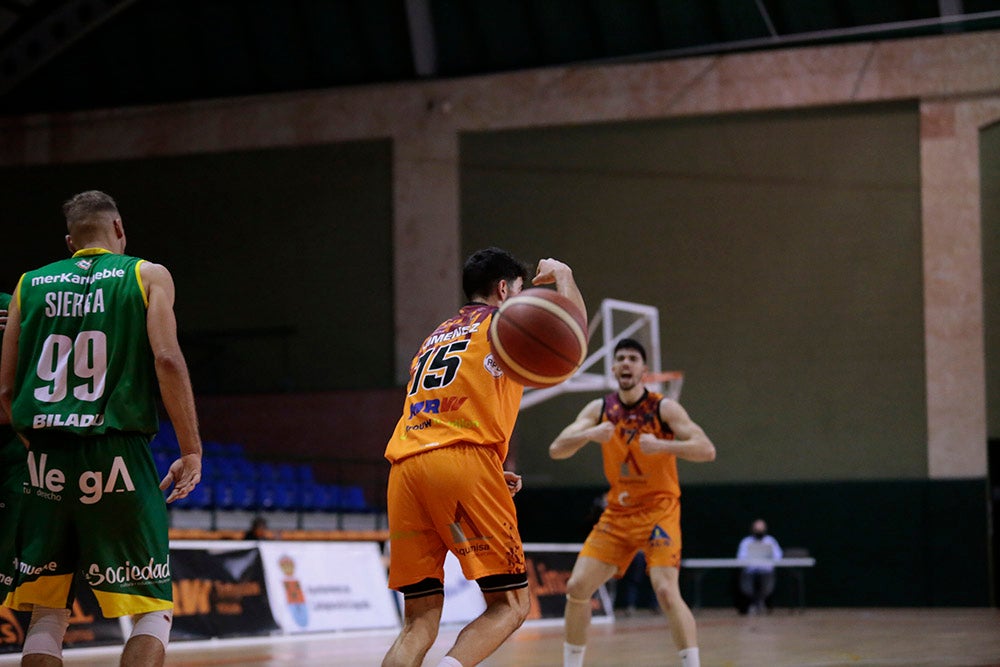 Un nervioso Aquimisa tira el partido en un pésimo último cuarto ante Cantabria (61-64)