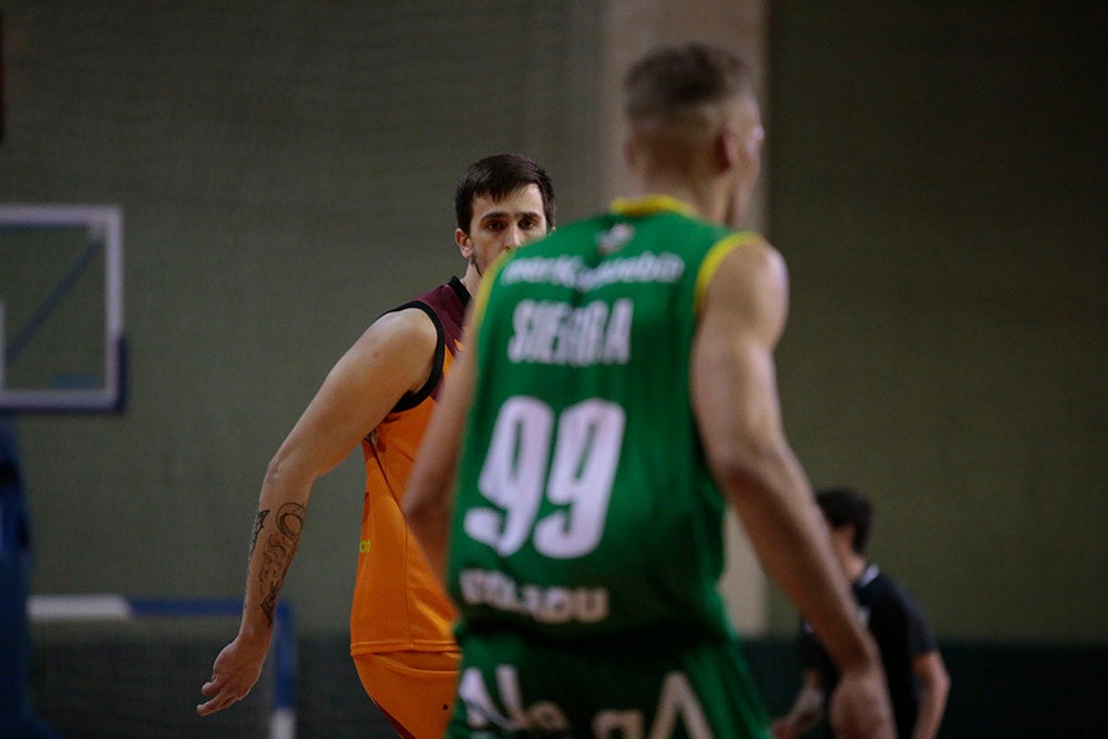 Un nervioso Aquimisa tira el partido en un pésimo último cuarto ante Cantabria (61-64)