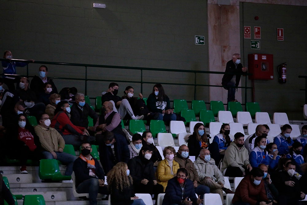 Un nervioso Aquimisa tira el partido en un pésimo último cuarto ante Cantabria (61-64)