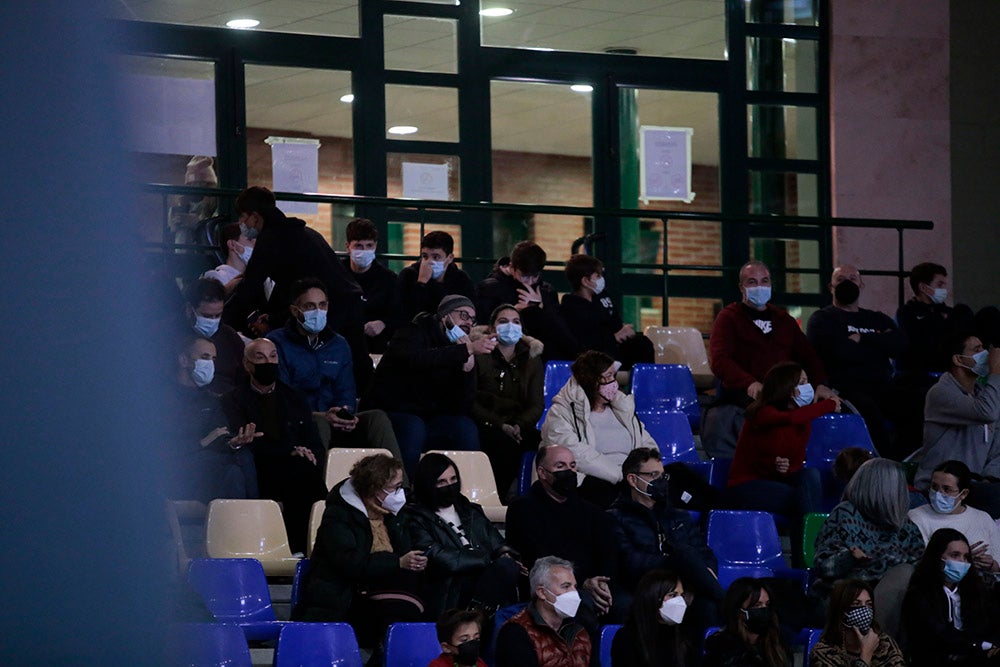 Un nervioso Aquimisa tira el partido en un pésimo último cuarto ante Cantabria (61-64)