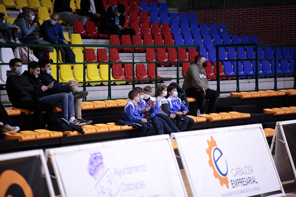 Un nervioso Aquimisa tira el partido en un pésimo último cuarto ante Cantabria (61-64)