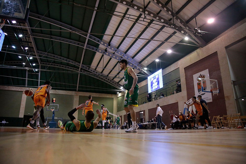 Un nervioso Aquimisa tira el partido en un pésimo último cuarto ante Cantabria (61-64)