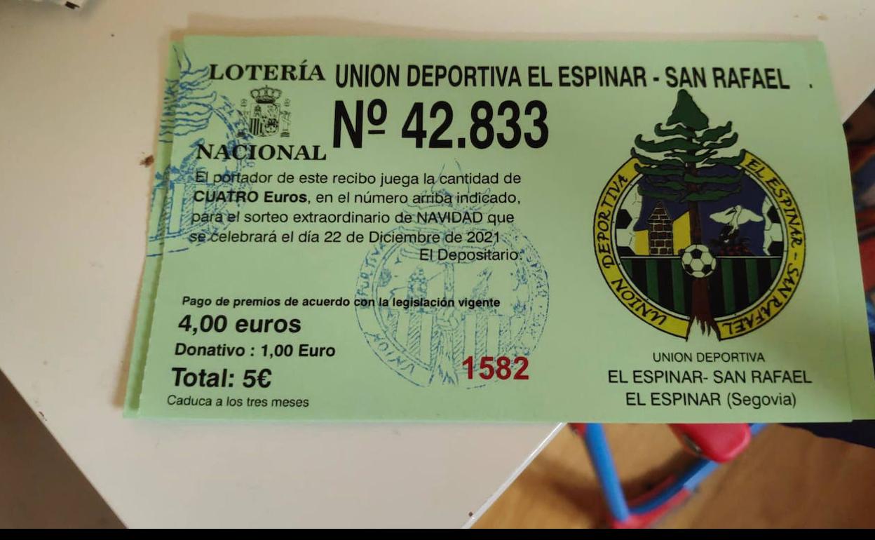 Participación de la UD El Espinar San Rafael del cuarto premio agraciado en este sorteo de Navidad. .