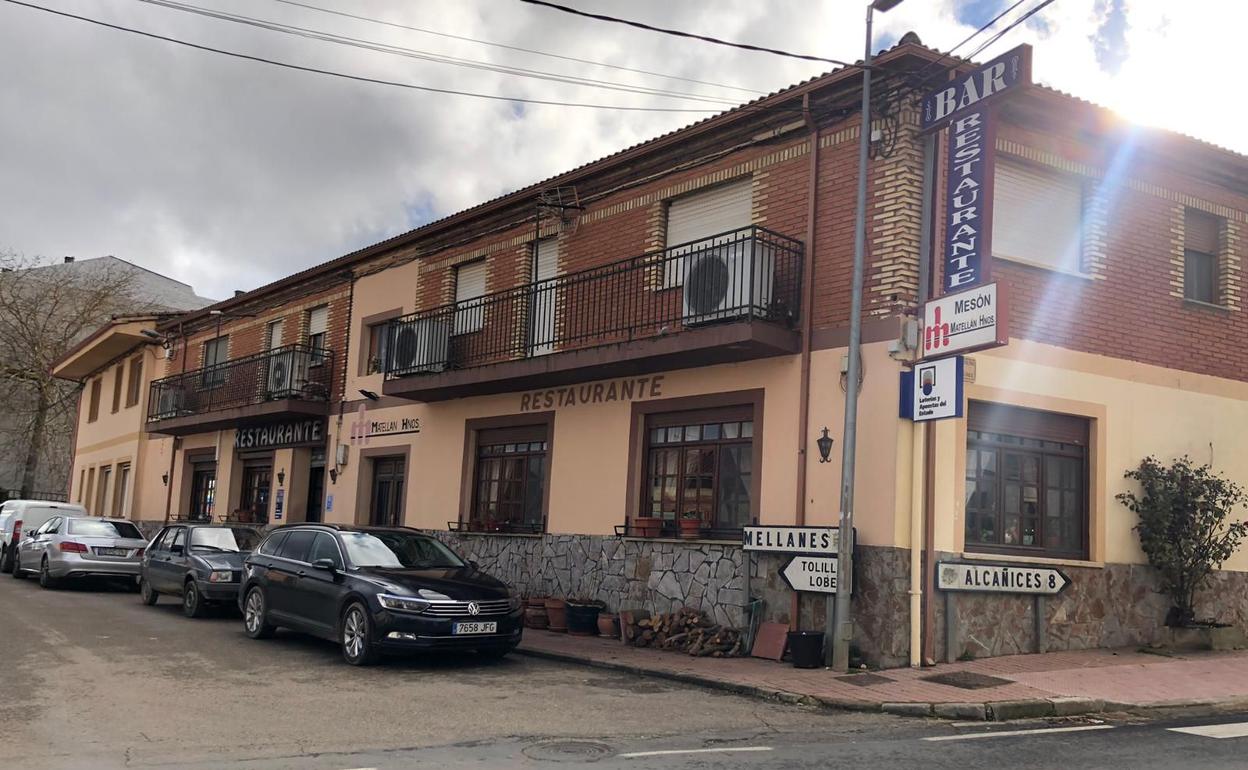 Exterior del restaurante Hermanos Matellán de Rabanales, donde se ha vendido un décimo de un cuarto premio. 