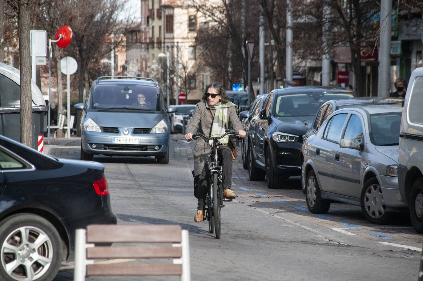 Los segovianos vuelven a llevar la mascarilla en la calle.
