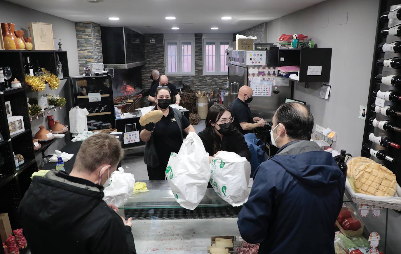 Algunos vallisoletanos han apostado por encargar la comida para el día de Navidad. 